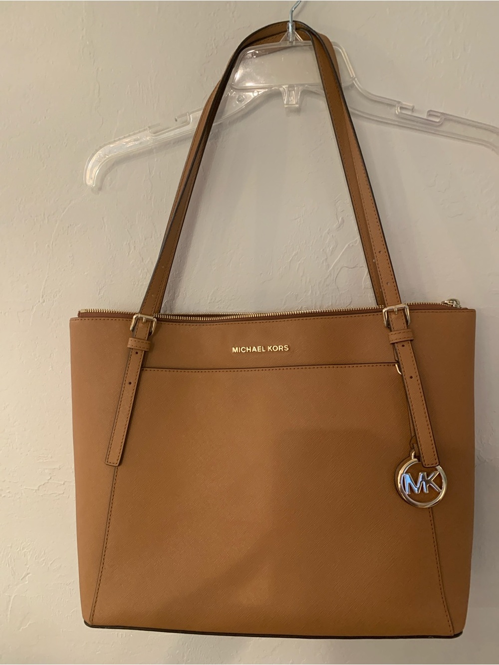 Michael Kors Carmel Leather Tote with Gold Logo Charm great shape no flaw